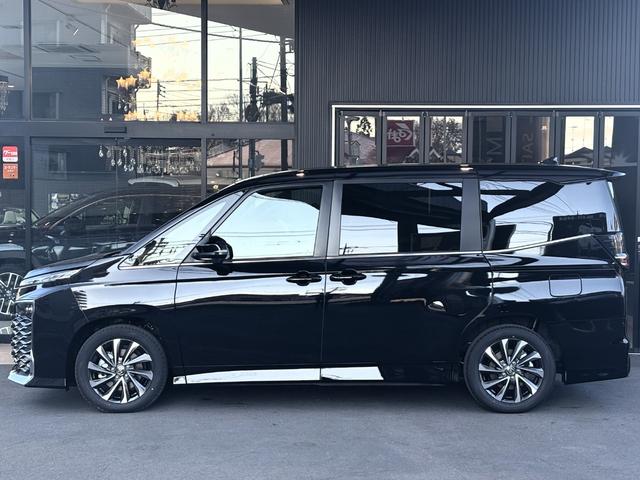 ヴォクシー ハイブリッドＳ－Ｚ　仕様変更後即　納　ＬＥＤヘッドランプ　快適利便Ｐｋｇ　ＣＤ／ＤＶＤデッキ　デジタルインナーミラー　ＥＴＣ２．０　２列目オットマン　パワーバックドア　バックカメラ　シートヒーター　１０．５型ディスプレイ（19枚目）