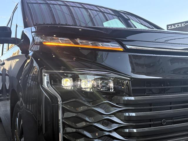 ヴォクシー ハイブリッドＳ－Ｚ　仕様変更後即　納　ＬＥＤヘッドランプ　快適利便Ｐｋｇ　ＣＤ／ＤＶＤデッキ　デジタルインナーミラー　ＥＴＣ２．０　２列目オットマン　パワーバックドア　バックカメラ　シートヒーター　１０．５型ディスプレイ（24枚目）