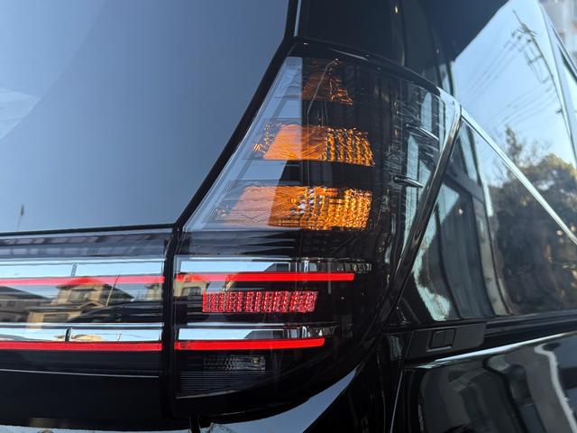 ヴォクシー ハイブリッドＳ－Ｚ　仕様変更後即　納　ＬＥＤヘッドランプ　快適利便Ｐｋｇ　ＣＤ／ＤＶＤデッキ　デジタルインナーミラー　ＥＴＣ２．０　２列目オットマン　パワーバックドア　バックカメラ　シートヒーター　１０．５型ディスプレイ（29枚目）