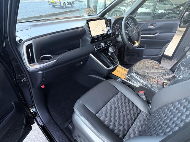 ヴォクシー ハイブリッドＳ－Ｚ　仕様変更後即　納　ＬＥＤヘッドランプ　快適利便Ｐｋｇ　ＣＤ／ＤＶＤデッキ　デジタルインナーミラー　ＥＴＣ２．０　２列目オットマン　パワーバックドア　バックカメラ　シートヒーター　１０．５型ディスプレイ（32枚目）