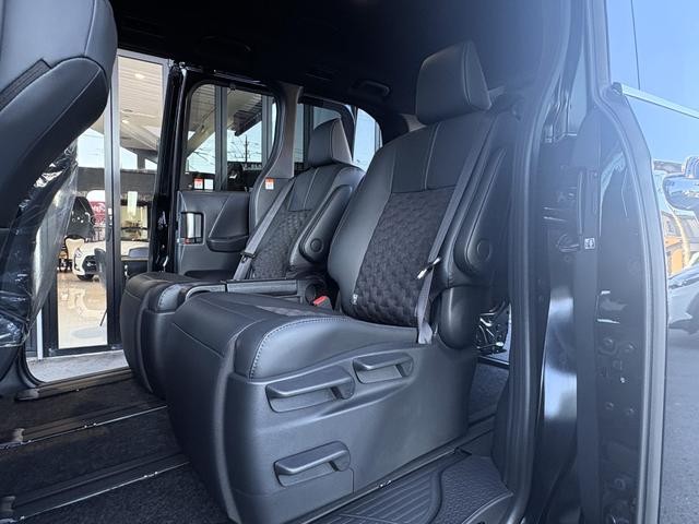 ヴォクシー ハイブリッドＳ－Ｚ　仕様変更後即　納　ＬＥＤヘッドランプ　快適利便Ｐｋｇ　ＣＤ／ＤＶＤデッキ　デジタルインナーミラー　ＥＴＣ２．０　２列目オットマン　パワーバックドア　バックカメラ　シートヒーター　１０．５型ディスプレイ（37枚目）