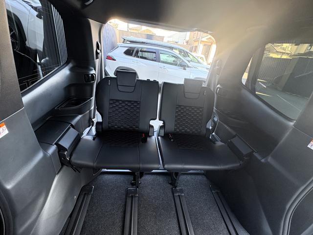 ヴォクシー ハイブリッドＳ－Ｚ　仕様変更後即　納　ＬＥＤヘッドランプ　快適利便Ｐｋｇ　ＣＤ／ＤＶＤデッキ　デジタルインナーミラー　ＥＴＣ２．０　２列目オットマン　パワーバックドア　バックカメラ　シートヒーター　１０．５型ディスプレイ（40枚目）