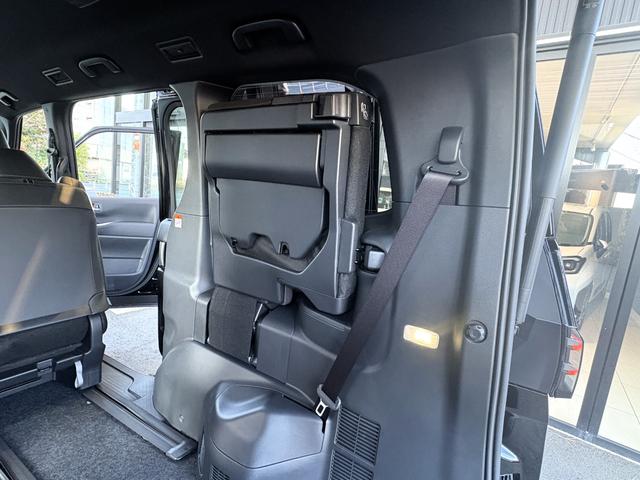 ヴォクシー ハイブリッドＳ－Ｚ　仕様変更後即　納　ＬＥＤヘッドランプ　快適利便Ｐｋｇ　ＣＤ／ＤＶＤデッキ　デジタルインナーミラー　ＥＴＣ２．０　２列目オットマン　パワーバックドア　バックカメラ　シートヒーター　１０．５型ディスプレイ（43枚目）