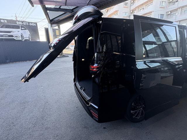 ヴォクシー ハイブリッドＳ－Ｚ　仕様変更後即　納　ＬＥＤヘッドランプ　快適利便Ｐｋｇ　ＣＤ／ＤＶＤデッキ　デジタルインナーミラー　ＥＴＣ２．０　２列目オットマン　パワーバックドア　バックカメラ　シートヒーター　１０．５型ディスプレイ（44枚目）