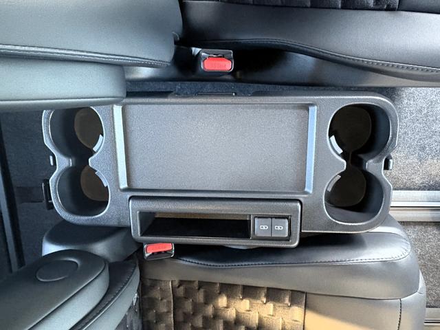 ヴォクシー ハイブリッドＳ－Ｚ　仕様変更後即　納　ＬＥＤヘッドランプ　快適利便Ｐｋｇ　ＣＤ／ＤＶＤデッキ　デジタルインナーミラー　ＥＴＣ２．０　２列目オットマン　パワーバックドア　バックカメラ　シートヒーター　１０．５型ディスプレイ（46枚目）