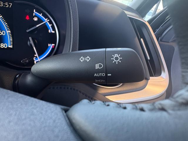 ヴォクシー ハイブリッドＳ－Ｚ　仕様変更後即　納　ＬＥＤヘッドランプ　快適利便Ｐｋｇ　ＣＤ／ＤＶＤデッキ　デジタルインナーミラー　ＥＴＣ２．０　２列目オットマン　パワーバックドア　バックカメラ　シートヒーター　１０．５型ディスプレイ（50枚目）