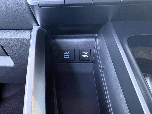 ヴォクシー ハイブリッドＳ－Ｚ　仕様変更後即　納　ＬＥＤヘッドランプ　快適利便Ｐｋｇ　ＣＤ／ＤＶＤデッキ　デジタルインナーミラー　ＥＴＣ２．０　２列目オットマン　パワーバックドア　バックカメラ　シートヒーター　１０．５型ディスプレイ（54枚目）