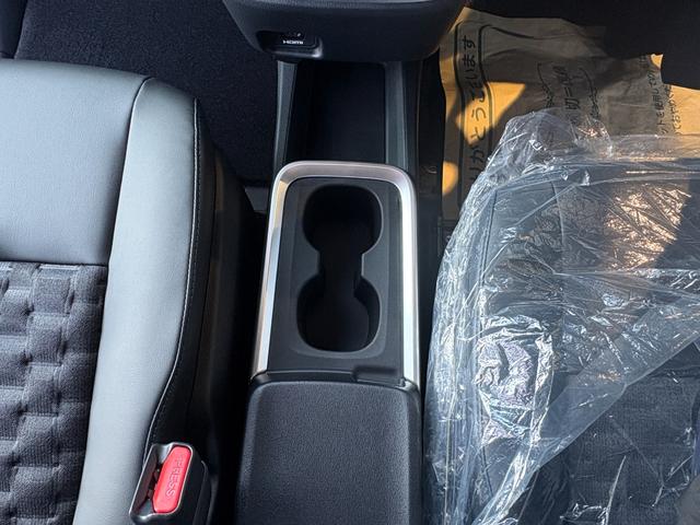 ヴォクシー ハイブリッドＳ－Ｚ　仕様変更後即　納　ＬＥＤヘッドランプ　快適利便Ｐｋｇ　ＣＤ／ＤＶＤデッキ　デジタルインナーミラー　ＥＴＣ２．０　２列目オットマン　パワーバックドア　バックカメラ　シートヒーター　１０．５型ディスプレイ（65枚目）