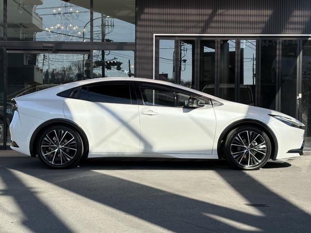 プリウス Ｚ　ユーザー買取車　パノラマルーフ　デジタルインナーミラー　前後方ドライブレコーダー　ディスプレイオーディオｐｌｕｓ　寒冷地仕様　パノラミックビュー　シートベンチレーション　電動トランク　禁煙車（12枚目）
