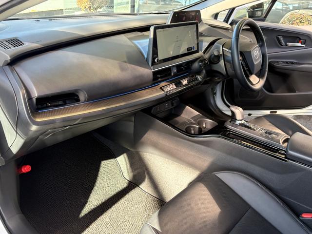 プリウス Ｚ　ユーザー買取車　パノラマルーフ　デジタルインナーミラー　前後方ドライブレコーダー　ディスプレイオーディオｐｌｕｓ　寒冷地仕様　パノラミックビュー　シートベンチレーション　電動トランク　禁煙車（31枚目）