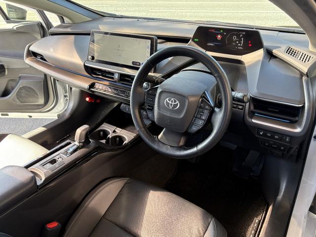 プリウス Ｚ　ユーザー買取車　パノラマルーフ　デジタルインナーミラー　前後方ドライブレコーダー　ディスプレイオーディオｐｌｕｓ　寒冷地仕様　パノラミックビュー　シートベンチレーション　電動トランク　禁煙車（33枚目）