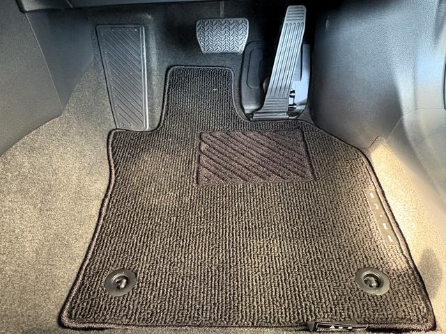 プリウス Ｚ　ユーザー買取車　パノラマルーフ　デジタルインナーミラー　前後方ドライブレコーダー　ディスプレイオーディオｐｌｕｓ　寒冷地仕様　パノラミックビュー　シートベンチレーション　電動トランク　禁煙車（43枚目）