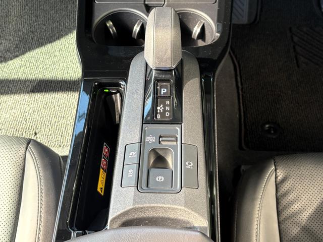 プリウス Ｚ　ユーザー買取車　パノラマルーフ　デジタルインナーミラー　前後方ドライブレコーダー　ディスプレイオーディオｐｌｕｓ　寒冷地仕様　パノラミックビュー　シートベンチレーション　電動トランク　禁煙車（51枚目）