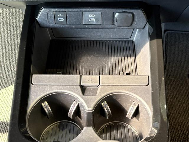 プリウス Ｚ　ユーザー買取車　パノラマルーフ　デジタルインナーミラー　前後方ドライブレコーダー　ディスプレイオーディオｐｌｕｓ　寒冷地仕様　パノラミックビュー　シートベンチレーション　電動トランク　禁煙車（52枚目）