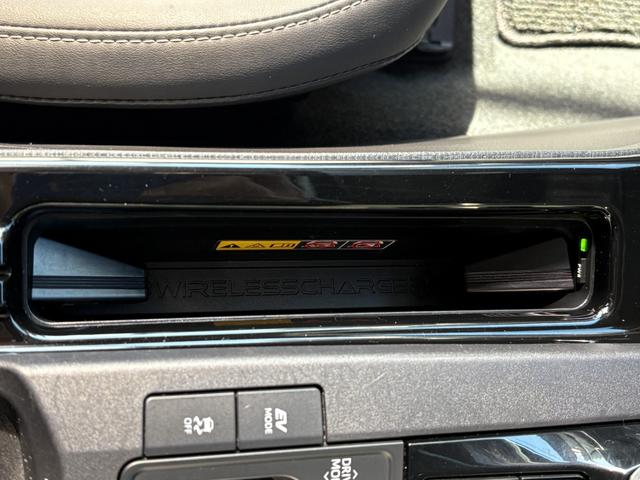 プリウス Ｚ　ユーザー買取車　パノラマルーフ　デジタルインナーミラー　前後方ドライブレコーダー　ディスプレイオーディオｐｌｕｓ　寒冷地仕様　パノラミックビュー　シートベンチレーション　電動トランク　禁煙車（53枚目）