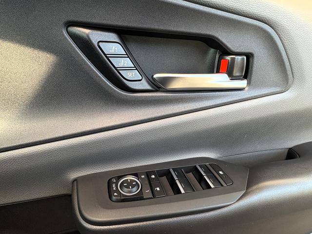 プリウス Ｚ　ユーザー買取車　パノラマルーフ　デジタルインナーミラー　前後方ドライブレコーダー　ディスプレイオーディオｐｌｕｓ　寒冷地仕様　パノラミックビュー　シートベンチレーション　電動トランク　禁煙車（73枚目）