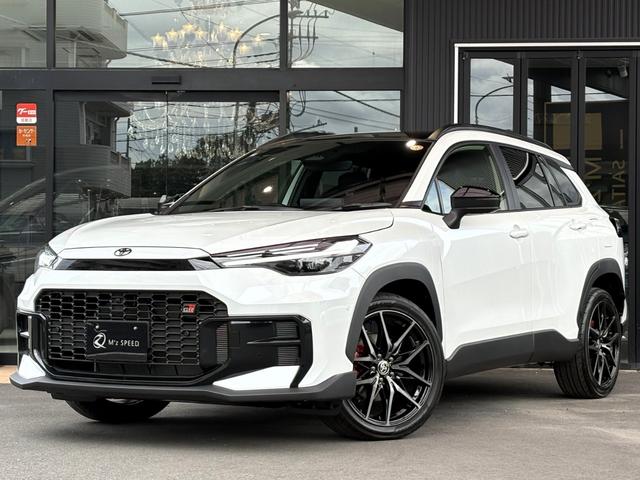 カローラクロス GRスポーツ パノラミックビュー ブレーキキャリパーGRロゴ アダプティブハイビーム パノラマルーフナノイーX アクセサリーコンセント パワーバックドア ステアリングヒーター BSM ステアリングヒーター(2枚目)