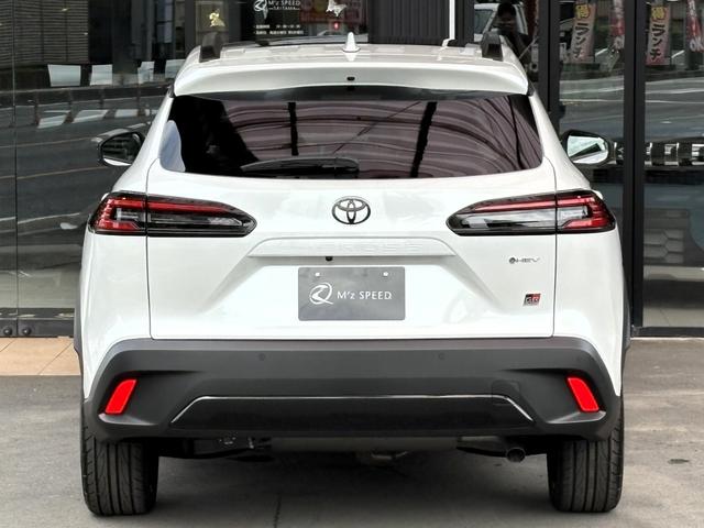 カローラクロス GRスポーツ パノラミックビュー ブレーキキャリパーGRロゴ アダプティブハイビーム パノラマルーフナノイーX アクセサリーコンセント パワーバックドア ステアリングヒーター BSM ステアリングヒーター(15枚目)