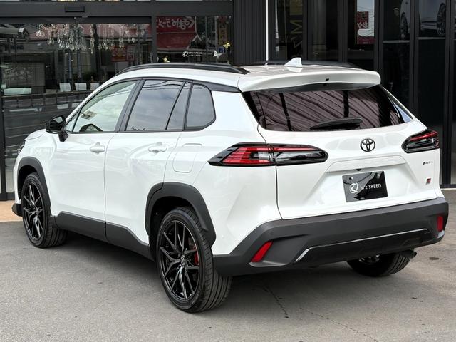 カローラクロス GRスポーツ パノラミックビュー ブレーキキャリパーGRロゴ アダプティブハイビーム パノラマルーフナノイーX アクセサリーコンセント パワーバックドア ステアリングヒーター BSM ステアリングヒーター(17枚目)