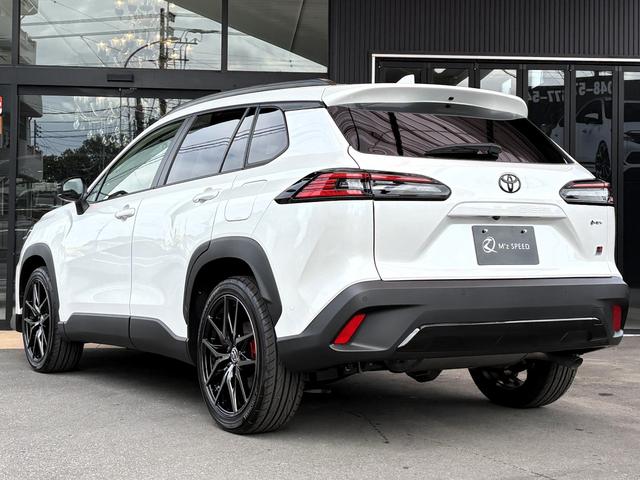 カローラクロス GRスポーツ パノラミックビュー ブレーキキャリパーGRロゴ アダプティブハイビーム パノラマルーフナノイーX アクセサリーコンセント パワーバックドア ステアリングヒーター BSM ステアリングヒーター(18枚目)