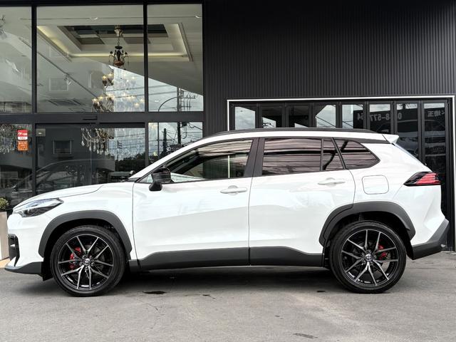 カローラクロス GRスポーツ パノラミックビュー ブレーキキャリパーGRロゴ アダプティブハイビーム パノラマルーフナノイーX アクセサリーコンセント パワーバックドア ステアリングヒーター BSM ステアリングヒーター(20枚目)