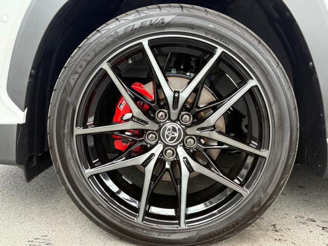 カローラクロス GRスポーツ パノラミックビュー ブレーキキャリパーGRロゴ アダプティブハイビーム パノラマルーフナノイーX アクセサリーコンセント パワーバックドア ステアリングヒーター BSM ステアリングヒーター(21枚目)