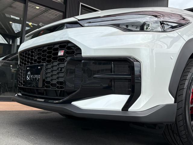 カローラクロス GRスポーツ パノラミックビュー ブレーキキャリパーGRロゴ アダプティブハイビーム パノラマルーフナノイーX アクセサリーコンセント パワーバックドア ステアリングヒーター BSM ステアリングヒーター(26枚目)