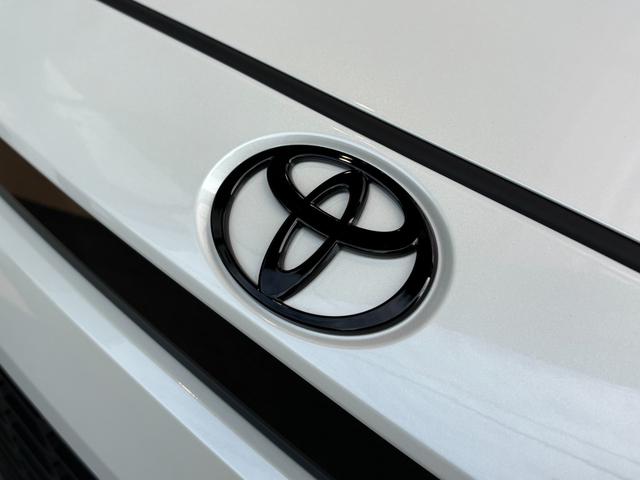 カローラクロス GRスポーツ パノラミックビュー ブレーキキャリパーGRロゴ アダプティブハイビーム パノラマルーフナノイーX アクセサリーコンセント パワーバックドア ステアリングヒーター BSM ステアリングヒーター(27枚目)