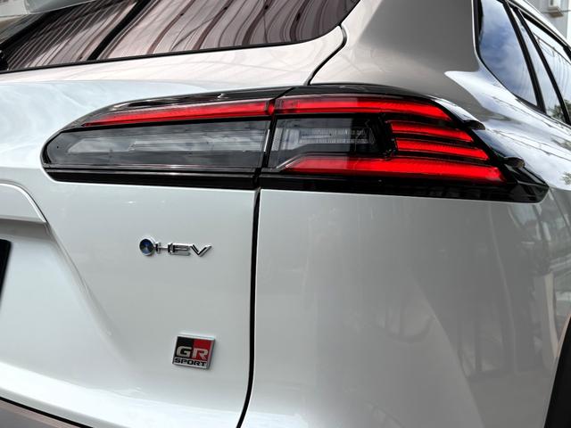 カローラクロス GRスポーツ パノラミックビュー ブレーキキャリパーGRロゴ アダプティブハイビーム パノラマルーフナノイーX アクセサリーコンセント パワーバックドア ステアリングヒーター BSM ステアリングヒーター(30枚目)