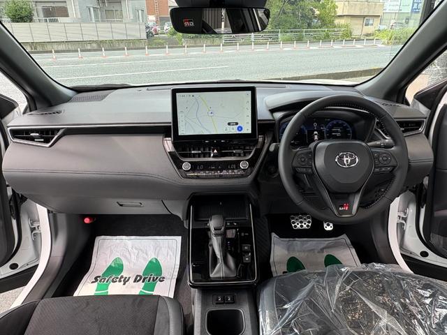 カローラクロス GRスポーツ パノラミックビュー ブレーキキャリパーGRロゴ アダプティブハイビーム パノラマルーフナノイーX アクセサリーコンセント パワーバックドア ステアリングヒーター BSM ステアリングヒーター(36枚目)