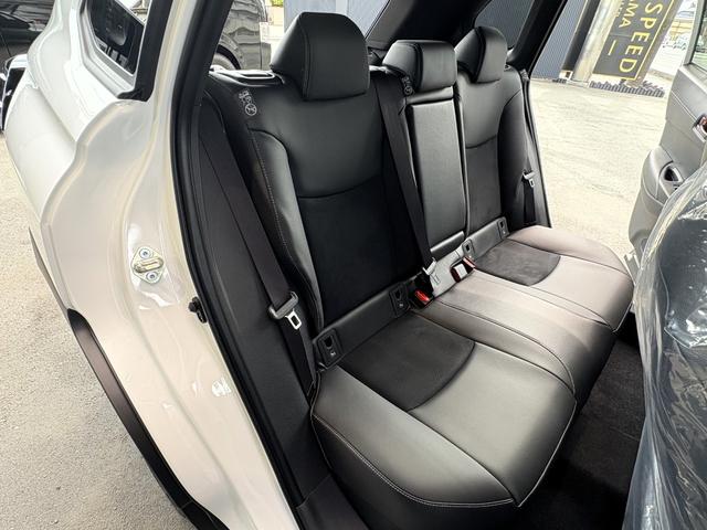 カローラクロス GRスポーツ パノラミックビュー ブレーキキャリパーGRロゴ アダプティブハイビーム パノラマルーフナノイーX アクセサリーコンセント パワーバックドア ステアリングヒーター BSM ステアリングヒーター(39枚目)