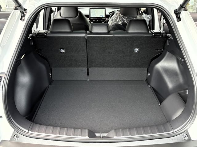 カローラクロス GRスポーツ パノラミックビュー ブレーキキャリパーGRロゴ アダプティブハイビーム パノラマルーフナノイーX アクセサリーコンセント パワーバックドア ステアリングヒーター BSM ステアリングヒーター(43枚目)