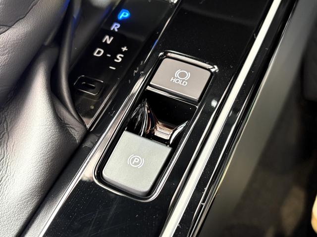 カローラクロス GRスポーツ パノラミックビュー ブレーキキャリパーGRロゴ アダプティブハイビーム パノラマルーフナノイーX アクセサリーコンセント パワーバックドア ステアリングヒーター BSM ステアリングヒーター(56枚目)