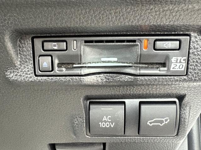 カローラクロス GRスポーツ パノラミックビュー ブレーキキャリパーGRロゴ アダプティブハイビーム パノラマルーフナノイーX アクセサリーコンセント パワーバックドア ステアリングヒーター BSM ステアリングヒーター(58枚目)