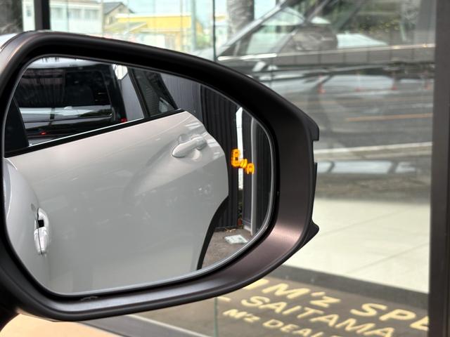 カローラクロス GRスポーツ パノラミックビュー ブレーキキャリパーGRロゴ アダプティブハイビーム パノラマルーフナノイーX アクセサリーコンセント パワーバックドア ステアリングヒーター BSM ステアリングヒーター(68枚目)