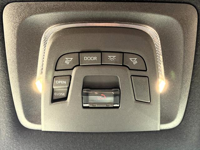 カローラクロス GRスポーツ パノラミックビュー ブレーキキャリパーGRロゴ アダプティブハイビーム パノラマルーフナノイーX アクセサリーコンセント パワーバックドア ステアリングヒーター BSM ステアリングヒーター(71枚目)