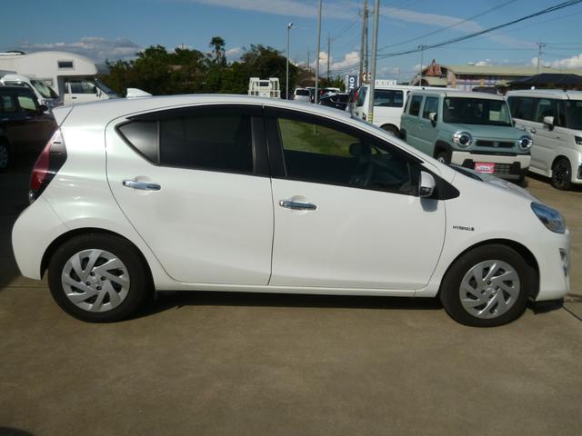 アクア Sスタイルブラック ワンオーナー 衝突被害軽減ブレーキ 純正ナビ テレビ バックカメラ 前後ドライブレコーダー ETC(3枚目)