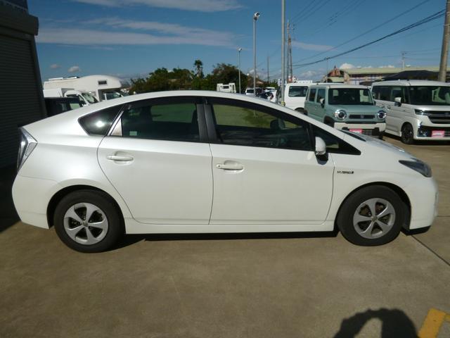 プリウス Ｓ　ワンオーナー　純正ナビ　テレビ　バックカメラ　　ＥＴＣ　ＨＩＤライト（3枚目）