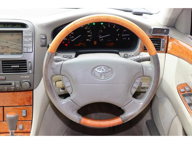 セルシオ ｅＲ仕様　後期型／シートヒーター／シートクーラー／サンルーフ／バックカメラ／クルーズコントロール／ハイペリオン１９インチアルミ／ＥＴＣ／木目ハンドル／パワーシート／ＨＤＤナビ／バックカメラ／革シート（47枚目）