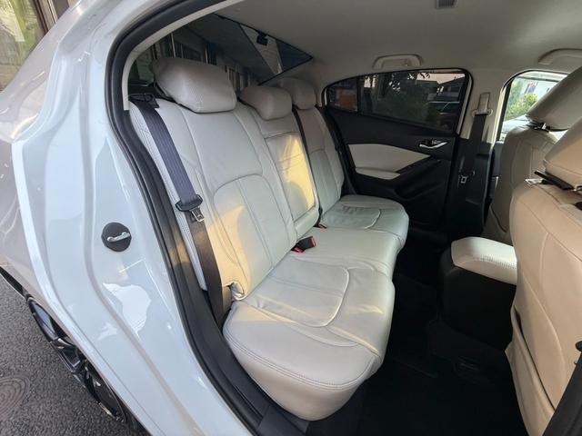 アクセラ １５Ｓツーリング　６ＭＴ／禁煙車／オプションＤＶＤ＆ＣＤ＆フルセグ／ＢＯＳＥサウンド／ＲＡＹＳホイール／ＥＸＡＳマフラー／社外サイド＆フロントカメラ／社外レーダー／ドラレコ／レーダークルーズ／バックカメラ／衝突軽減（8枚目）