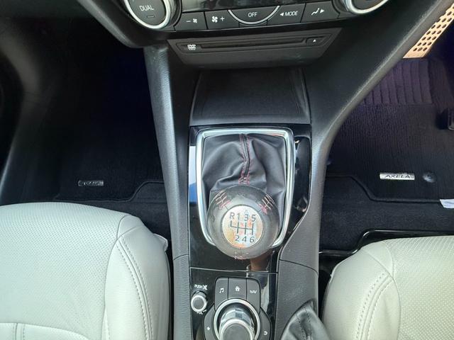 アクセラ １５Ｓツーリング　６ＭＴ／禁煙車／オプションＤＶＤ＆ＣＤ＆フルセグ／ＢＯＳＥサウンド／ＲＡＹＳホイール／ＥＸＡＳマフラー／社外サイド＆フロントカメラ／社外レーダー／ドラレコ／レーダークルーズ／バックカメラ／衝突軽減（70枚目）