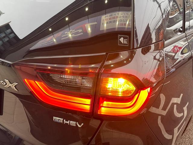 フィット ｅ：ＨＥＶモデューロＸ　ホンダセンシング／ナビ装着スペシャルパッケージ／デジタルインナーミラー／フルセグ／バックカメラ／グレード専用シート／モデューロ専用１６ＡＷ／ＬＥＤヘッドライト／シートヒーター／衝突軽減ブレーキ／禁煙車（38枚目）