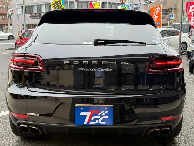 マカン マカン　ターボ　スポーツクロノパッケージ／９１１ターボデザイン２１インチホイール／ブラック＆ガーネットレッドフルレザー／ＬＥＤヘッドライト／ＢＯＳＥサウンドシステム／１８ｗａｙパワーシート／シートヒーター／純正ナビ（33枚目）