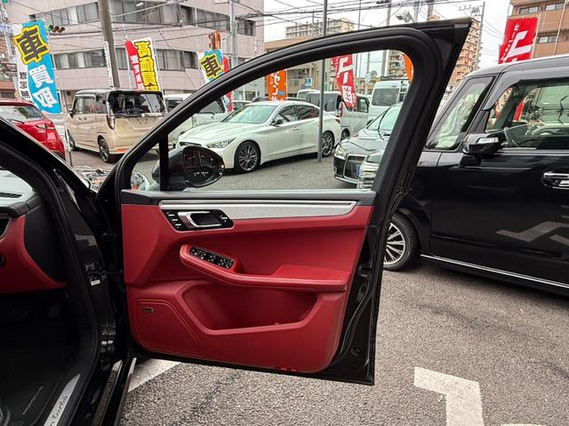 マカン マカン　ターボ　スポーツクロノパッケージ／９１１ターボデザイン２１インチホイール／ブラック＆ガーネットレッドフルレザー／ＬＥＤヘッドライト／ＢＯＳＥサウンドシステム／１８ｗａｙパワーシート／シートヒーター／純正ナビ（38枚目）