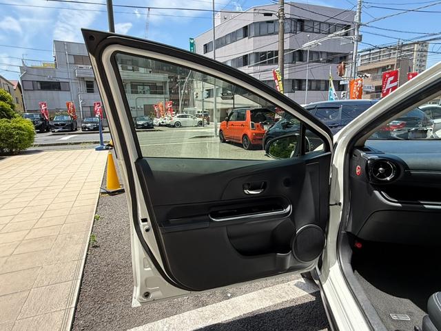 アクア Ｘ－アーバン　ソリッド　特別仕様車／ナビレディパッケージ／ＬＥＤヘッドランプパッケージ／ビューティーパッケージ／フルセグ／バックカメラ／フォグランプ／ルーフレール／純正１６ＡＷ／シートヒーター／専用シート／禁煙車／ＥＴＣ（45枚目）