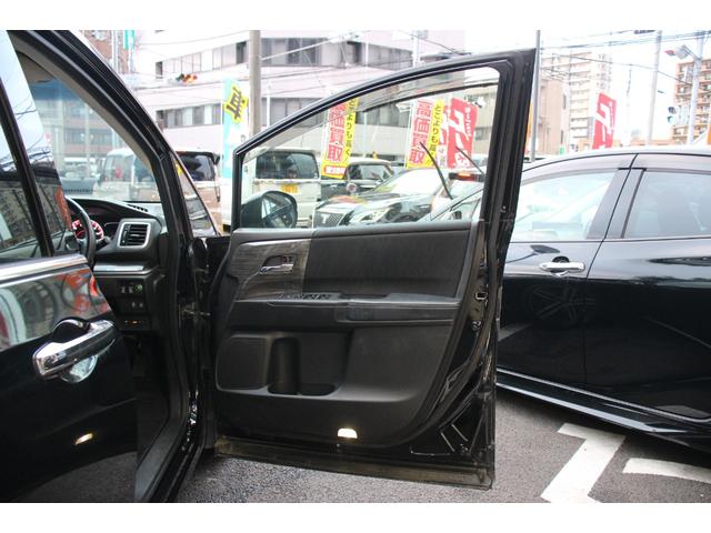 オデッセイ アブソルート・ＥＸ　７人乗／禁煙車／マルチビューカメラ／障害物センサー／両側パワースライド／ブラインドスポットモニター／オートクルーズ／オットマン／純正ナビ／Ｂｌｕｅｔｏｏｔｈ接続／ＵＳＢ接続／社外１９インチＡＷ／ＥＴＣ（42枚目）