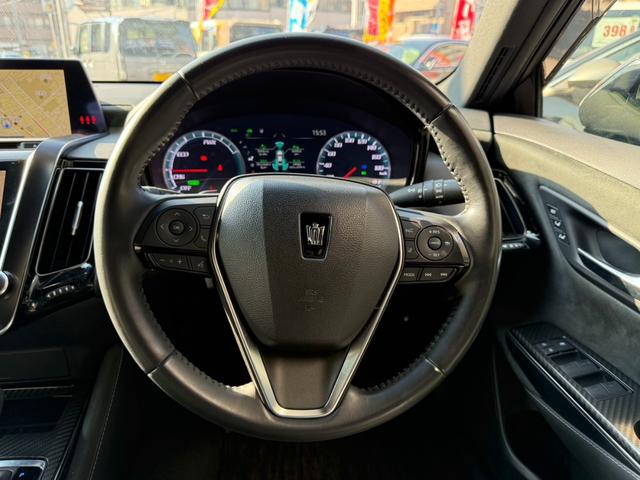クラウンハイブリッド ＲＳアドバンス　２．５Ｌ／色替え車両／禁煙車／セーフティパッケージ／レーダークルーズ／障害物センサー／ステアリング＆シートヒーター／純正ナビ／ドラレコ／ハーフレザー／ブラインドスポット／フルセグ視聴／１００電源（18枚目）