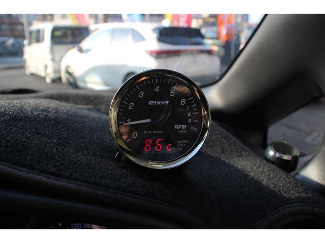 ノート ニスモ　Ｓ　禁煙車／ＴＥＩＮ車高調／強化クラッチ／ｍｏｍｏステアリング／タコメーター／ＢＬＩＴＺタワーバー／メーカーオプションレカロシート／ニスモエアロ／ウェッズスポーツ１６インチＡＷ／純正ナビ／バックカメラ（12枚目）