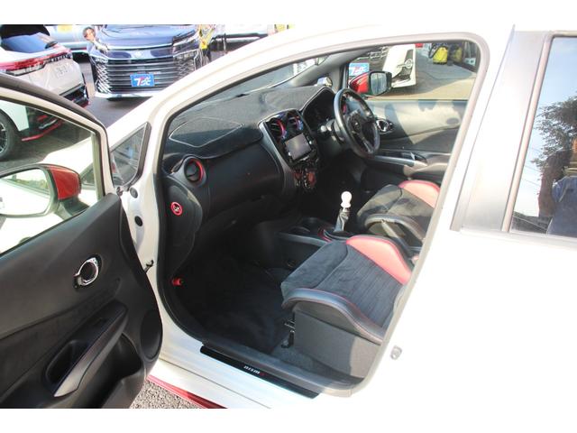 ノート ニスモ　Ｓ　禁煙車／ＴＥＩＮ車高調／強化クラッチ／ｍｏｍｏステアリング／タコメーター／ＢＬＩＴＺタワーバー／メーカーオプションレカロシート／ニスモエアロ／ウェッズスポーツ１６インチＡＷ／純正ナビ／バックカメラ（45枚目）