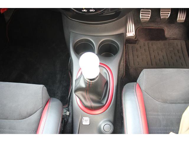 ノート ニスモ　Ｓ　禁煙車／ＴＥＩＮ車高調／強化クラッチ／ｍｏｍｏステアリング／タコメーター／ＢＬＩＴＺタワーバー／メーカーオプションレカロシート／ニスモエアロ／ウェッズスポーツ１６インチＡＷ／純正ナビ／バックカメラ（65枚目）